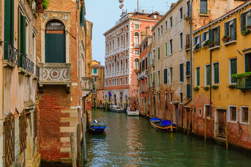 Fototapeta na wymiar Narrow streets and canals of Venice Italy