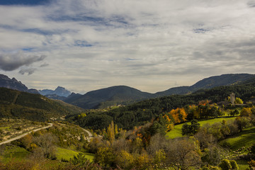 Fototapeta na wymiar Otoño en los Pirineos