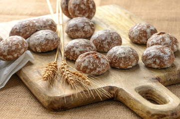 Vanilla gingerbread on a wooden background