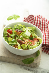 Salad with bacon and vegetables