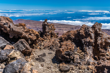Fototapeta na wymiar Mond-ähnliche Gesteinslandschaft im Nationalpark Teide auf Teneriffa