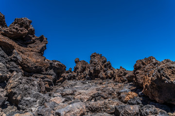 Schroffe Felsformation aus Lava am Vulkan Teide auf Teneriffa