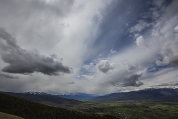 Fototapeta na wymiar Nubes de los Pirineos