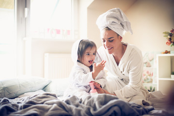 Obraz premium After bath is fun playing with My Mother.