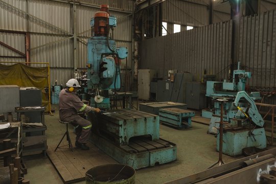 Worker using pipe binder machine