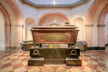 Die Kaisergruft, auch Kapuzinergruft genannt, ist eine Begräbnisstätte der Habsburger in Wien.
