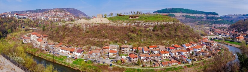 Fototapeta na wymiar Panoramic view over the old city Veliko Tarnovo and medieval fortress, Bulgaria.