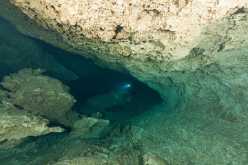 divers underwater caves diving Florida Jackson Blue cave USA