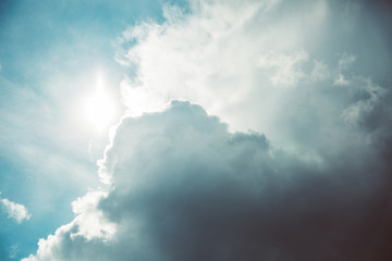 Sonne hinter Wolken