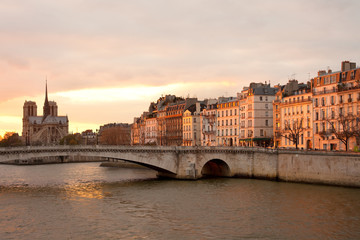 Apartments on Ile Saint Louis, Notre Dame Cathedral on Ile de la Cite and Pont de la Tournelle over Seine river, Paris, France - obrazy, fototapety, plakaty