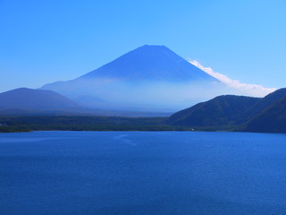 富士山。本栖湖　山梨　日本。10月中旬。