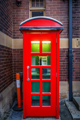 Obraz premium Vintage UK red phone booth