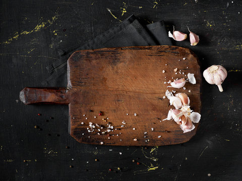 Cutting board and garlic