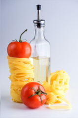Fettuccine pasta with tomatoes and vegetable oil