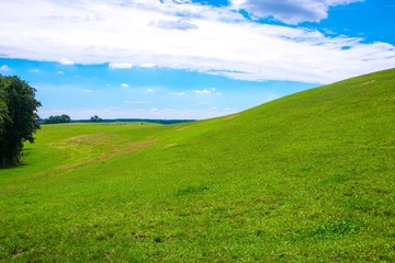 Landschaft bei Alt Rehse, Wiesen und Wald, Hügel, Mecklenburg-Vorpommern, Deutschland, Europa