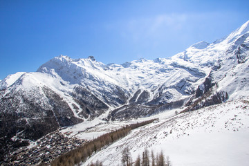 Fototapeta premium The mountain range in Saas Fee, Switzerland