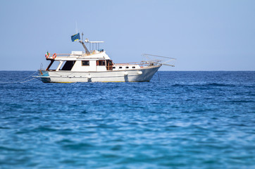 Fototapeta na wymiar Small fishing boat in the sea