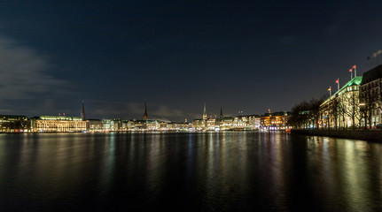 Fototapeta na wymiar Hamburg am Abend