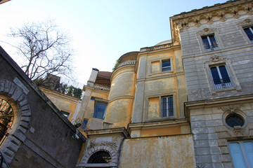 Fototapeta na wymiar beautiful old medieval stone yellow buildings in trastevere in Rome