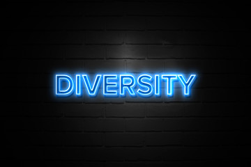 Obraz premium Diversity neon Sign on brickwall