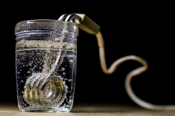 Heating water in a glass after mustard. The old method of brewing tea.