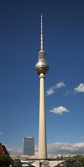 Obraz premium Fernsehturm - TV Tower in Berlin. Germany