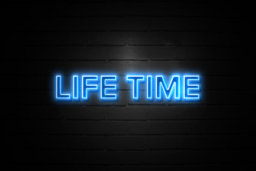 Obraz premium Life Time neon Sign on brickwall