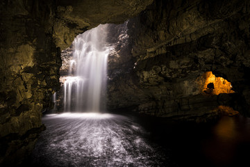 Obraz na płótnie Canvas Long exposure at Smoo Cave, scottish highlands