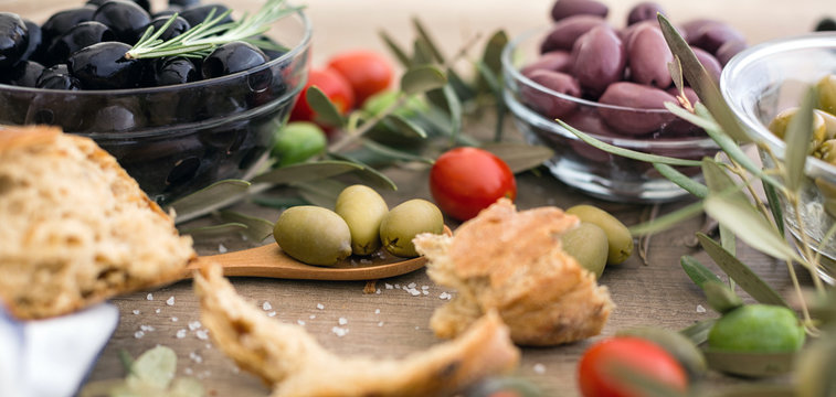 Mix of assorted whole Greek olives.