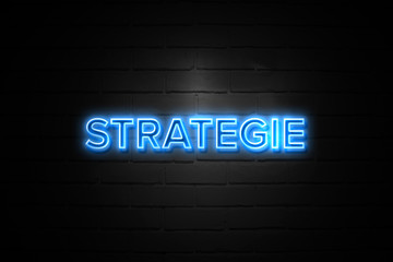 Strategie neon Sign on brickwall