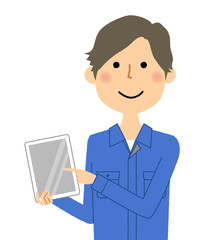 作業服の男性　タブレット