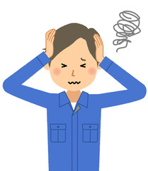 作業服の男性　頭を抱える