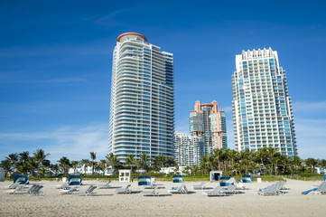 Fototapeta na wymiar Bright scenic morning view of the Miami skyline from South Beach