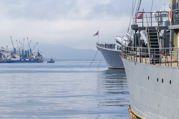 Naklejka premium Vladivostok, Russia, 2017: Merchant and warships on the roadstead in the Golden Horn Bay in Vladivostok. Seaport Vladivostok