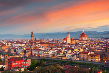 Fototapeta na wymiar Beautiful views and peace of Florence cityscape in the background Cathedral Santa Maria del Fiore at sunrise