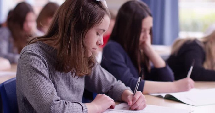 4k, A young girl in a classroom concentrating on her test