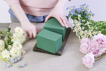 How to make floral arrangement with pink peonies