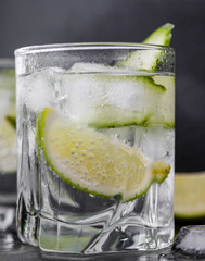 gin tonic drink