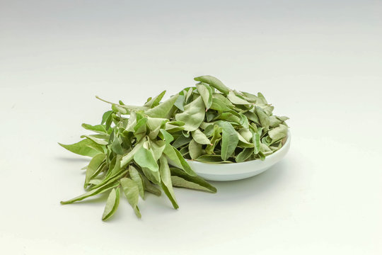 Uncooked Curry leaves