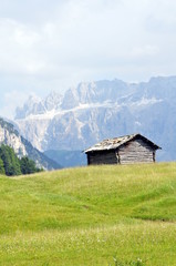 Fototapeta na wymiar Hütte in den Dolomiten