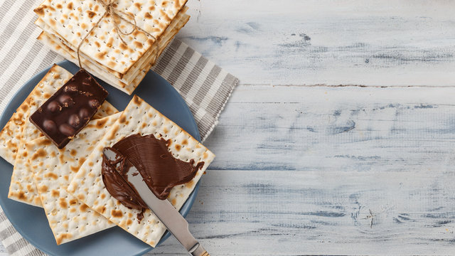 Matzah bread with chocolate cream and knife