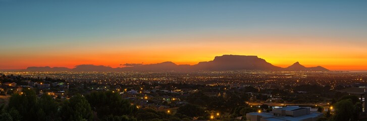 Tafelberg in der Abenddämmerung