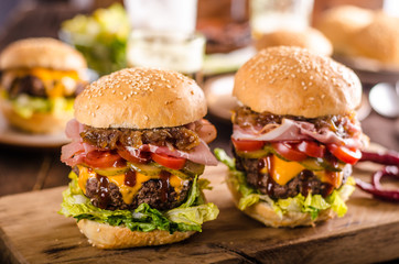 Homemade beef burger, caramelized onion, bacon and beer