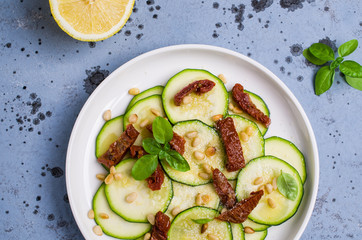 Slices raw zucchini