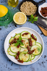 Slices raw zucchini