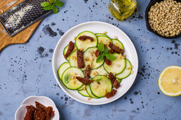 Slices raw zucchini
