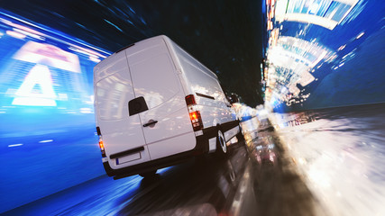 Schneller Transporter bei Nacht in einer Stadt