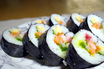 買ってきた太巻き寿司