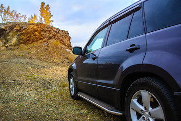 Fototapeta na wymiar SUV on the nature in hilly terrain