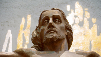 figure of Jesus on the altar © Bartosz